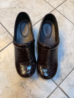 Patent Croc-Embossed Slip-On Clogs in Deep chocolate